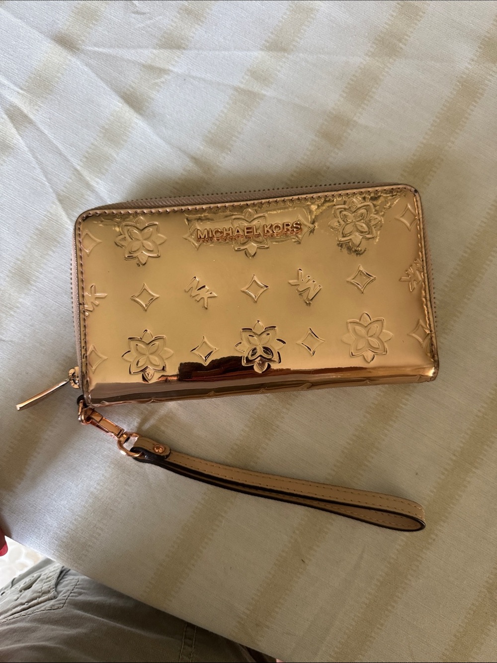Michael Kors Rose Gold Embossed jet set Metallic Wristlet Wallet